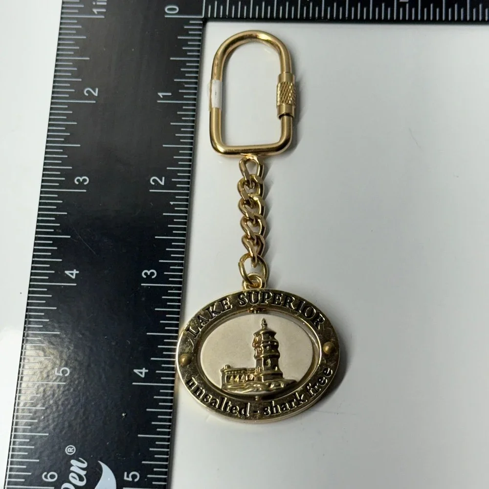 Lake‎ Superior Keychain Lighthouse Unsalted Shark Free Souvenir Gift Gold Tone